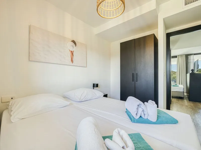 Luxury Ground-Floor  4 pers.  Loft / 1-bedroom Apartment with Panoramic Sea & Mountain Views –