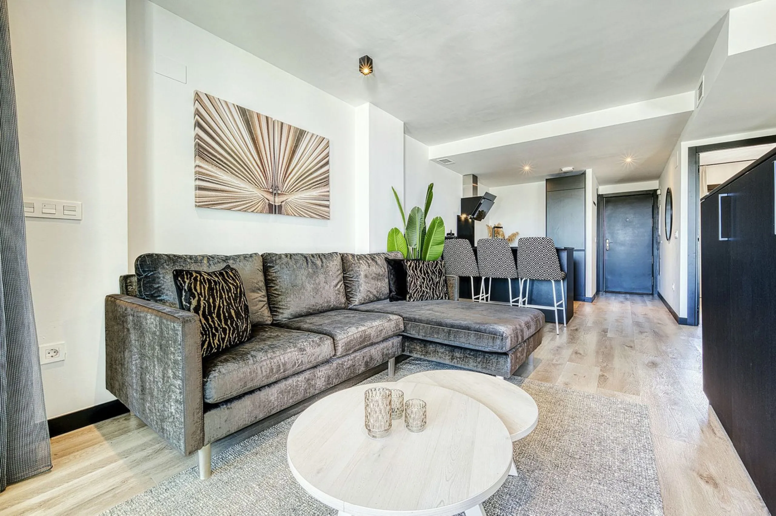Luxury Ground-Floor  4 pers.  Loft / 1-bedroom Apartment with Panoramic Sea & Mountain Views –