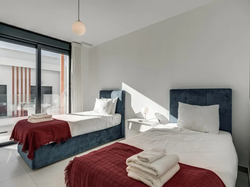 Los Miradores del Sol is a distinctive development situated on the New Golden Mile. This contemporary property features four bedrooms, three bathrooms, and an open-plan dining and living area, with direct access to the communal pool and several terraces, 