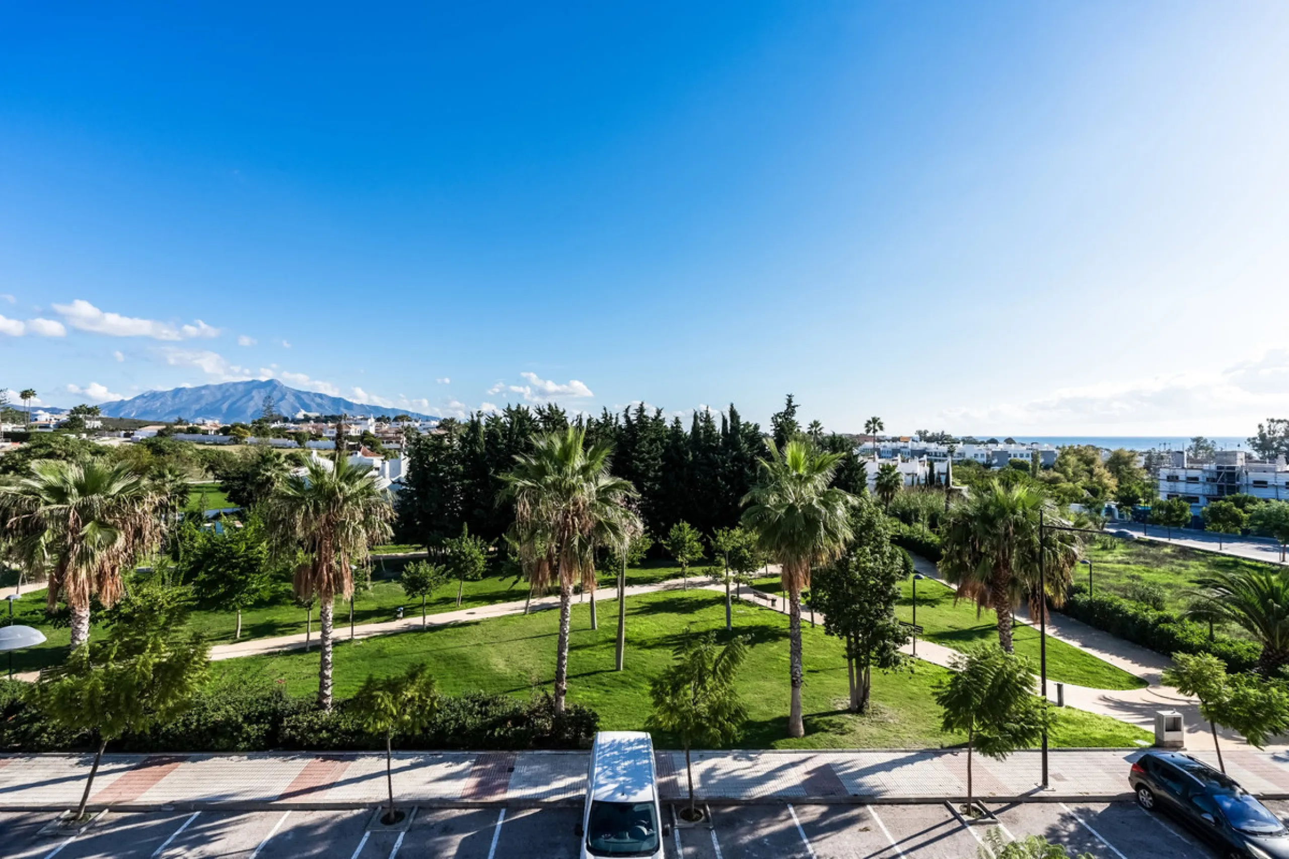 Los Miradores del Sol is a distinctive development situated on the New Golden Mile. This contemporary property features four bedrooms, three bathrooms, and an open-plan dining and living area, with direct access to the communal pool and several terraces, 
