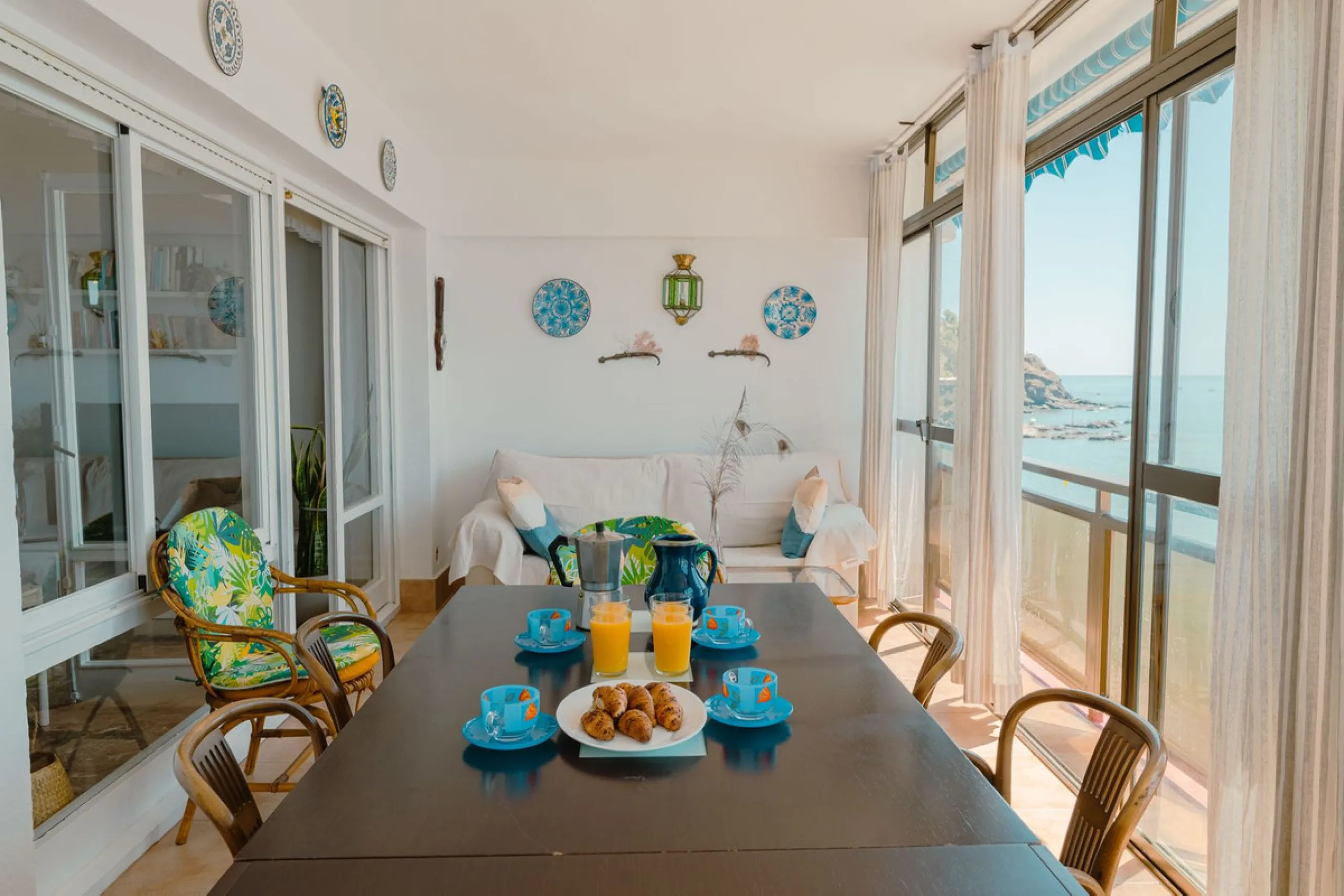 Apartment - Middle Floor Apartment в продаже в Benalmadena, Málaga. В доме 3 спален и 2 ванных комнат. Площадь дома 136 м²