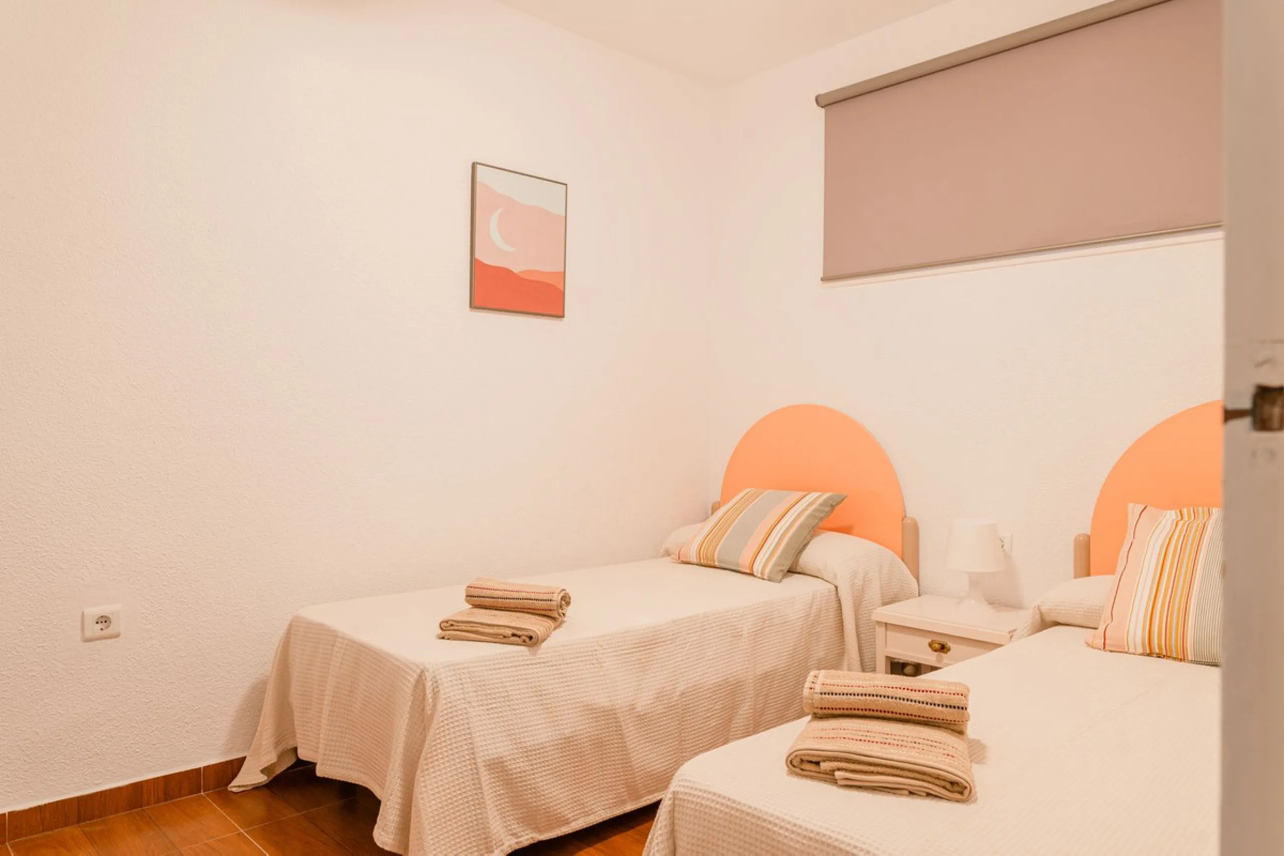 Apartment - Middle Floor Apartment в продаже в Benalmadena, Málaga. В доме 3 спален и 2 ванных комнат. Площадь дома 136 м²