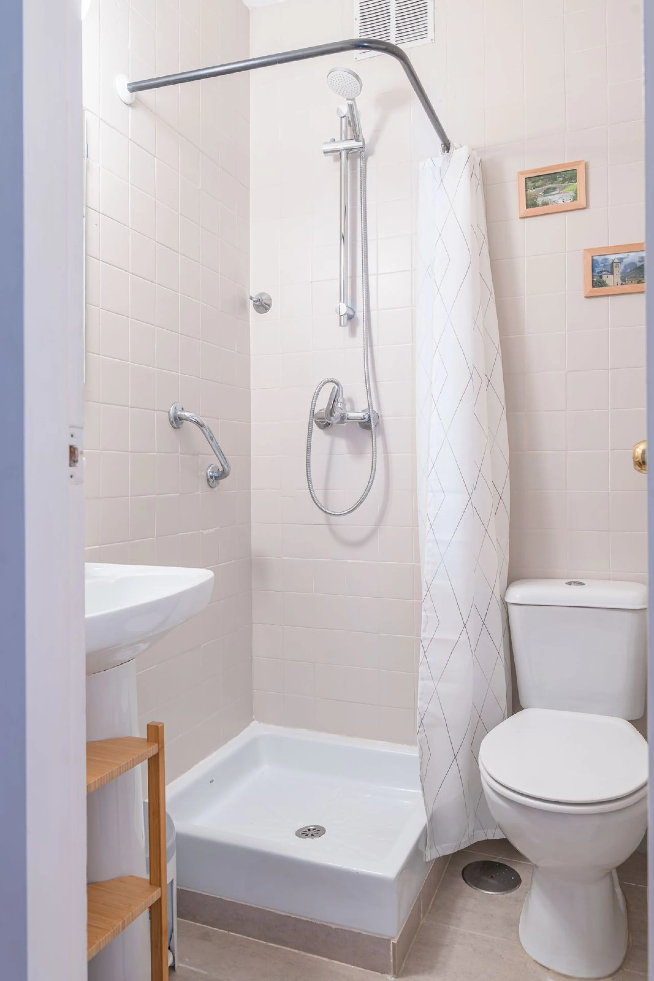 Apartment - Middle Floor Apartment в продаже в Benalmadena, Málaga. В доме 3 спален и 2 ванных комнат. Площадь дома 136 м²