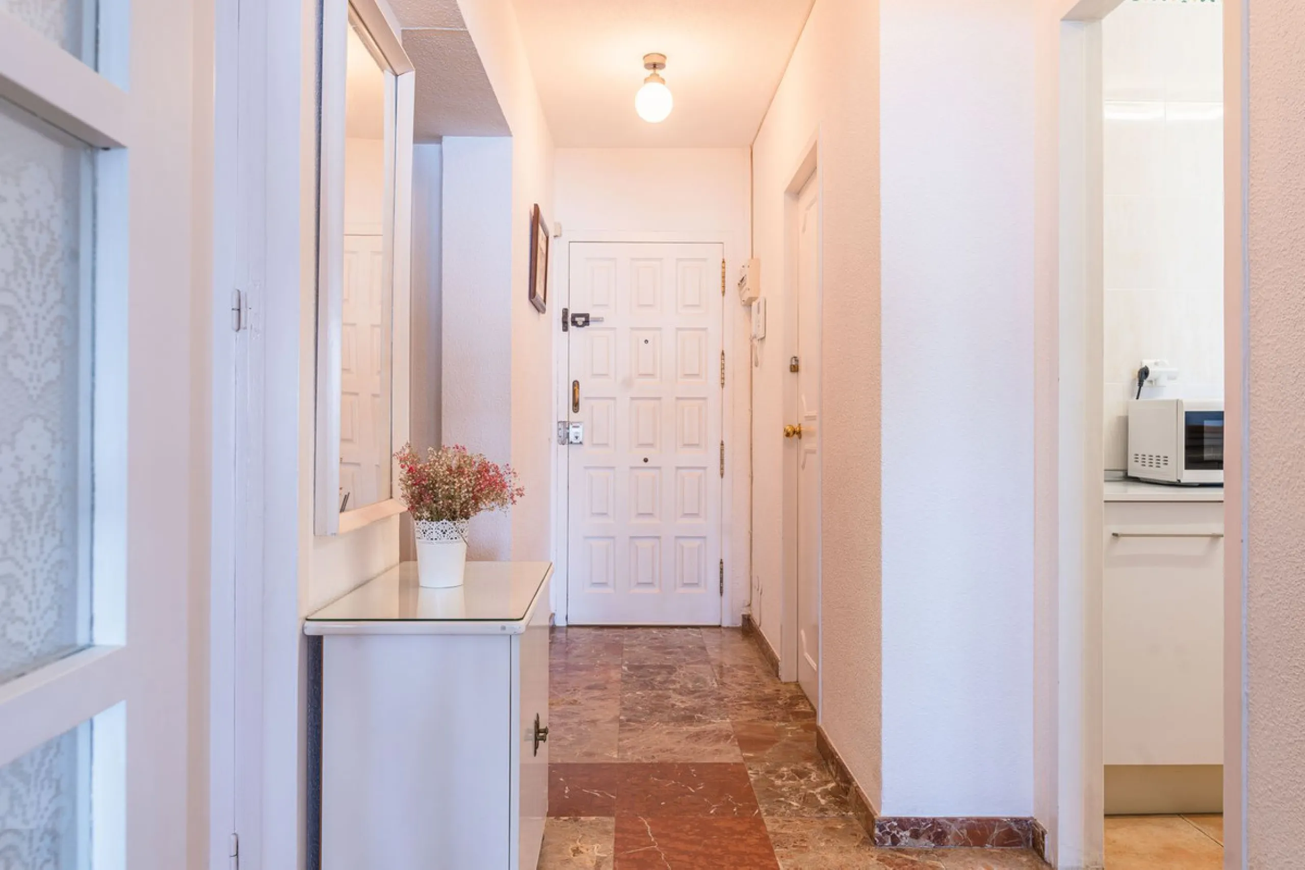 Apartment - Middle Floor Apartment в продаже в Benalmadena, Málaga. В доме 3 спален и 2 ванных комнат. Площадь дома 136 м²