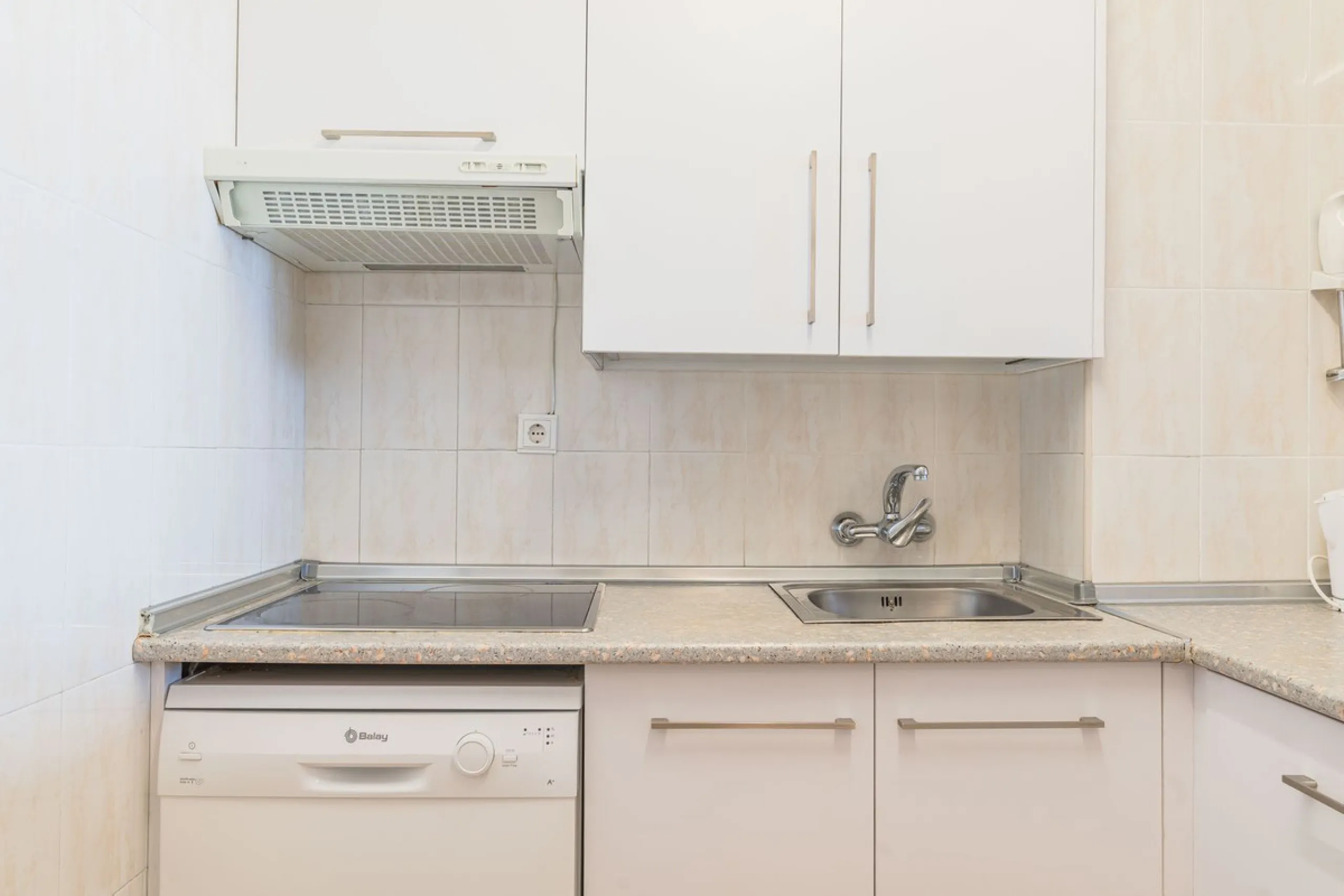 Apartment - Middle Floor Apartment в продаже в Benalmadena, Málaga. В доме 3 спален и 2 ванных комнат. Площадь дома 136 м²