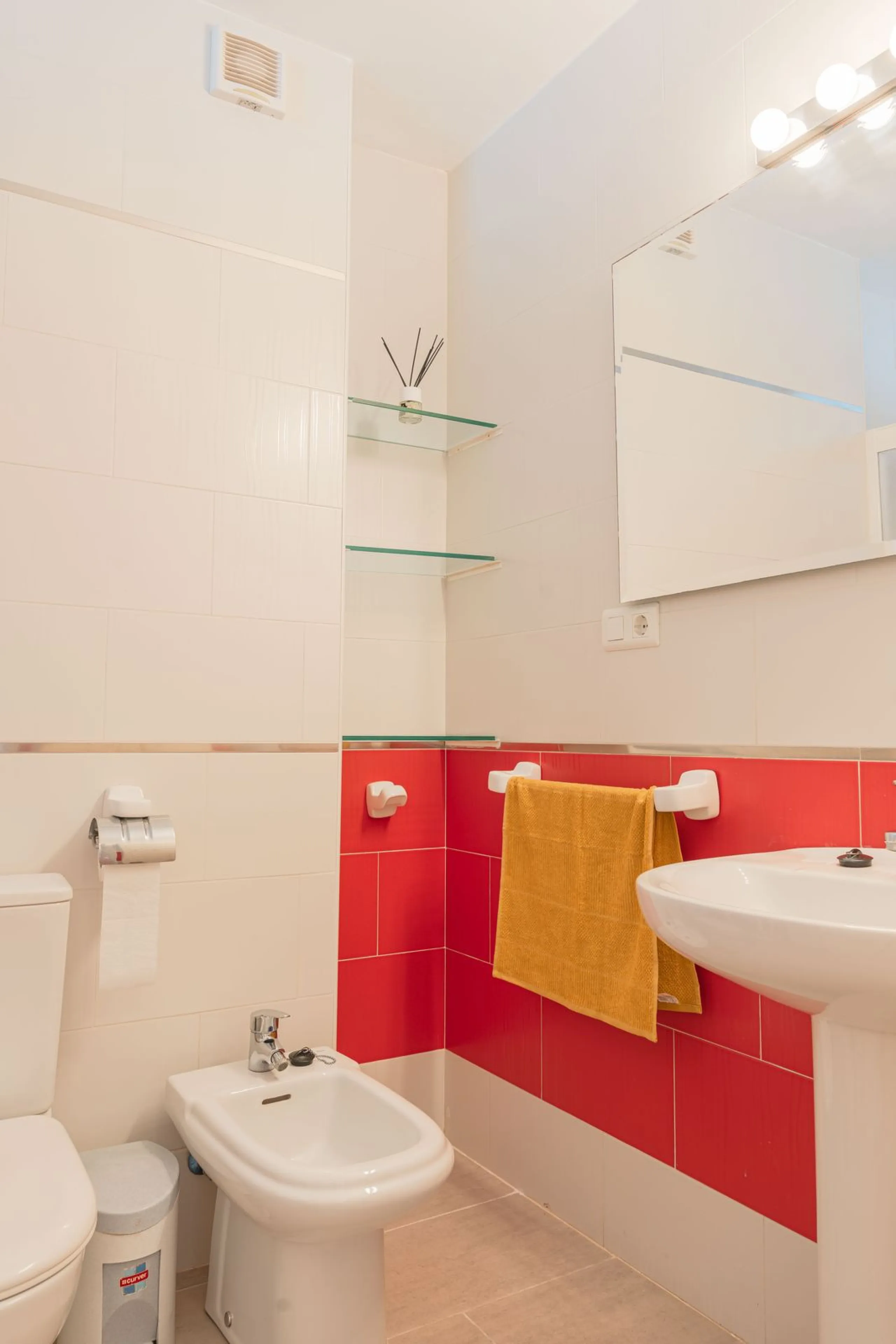Apartment - Middle Floor Apartment в продаже в Benalmadena, Málaga. В доме 3 спален и 2 ванных комнат. Площадь дома 136 м²