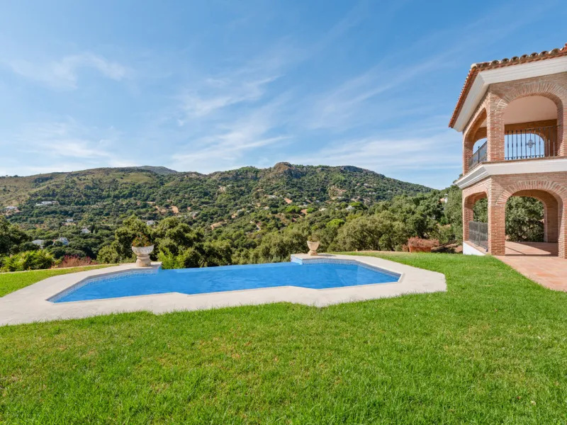 Impressive villa in the hills of Casares with space, privacy and incredible views.