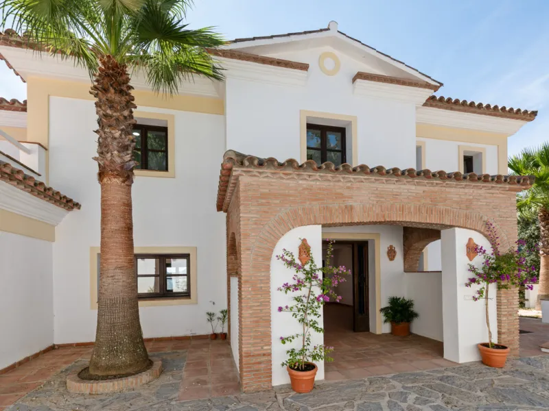 Impressive villa in the hills of Casares with space, privacy and incredible views.