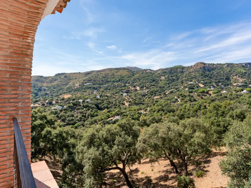 Impressive villa in the hills of Casares with space, privacy and incredible views.