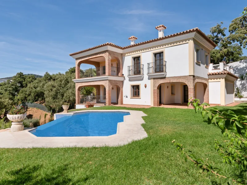 Impressive villa in the hills of Casares with space, privacy and incredible views.
