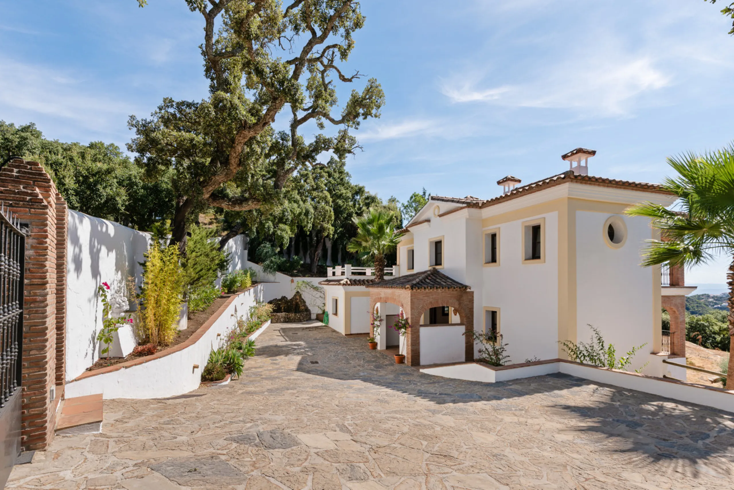 Impressive villa in the hills of Casares with space, privacy and incredible views.