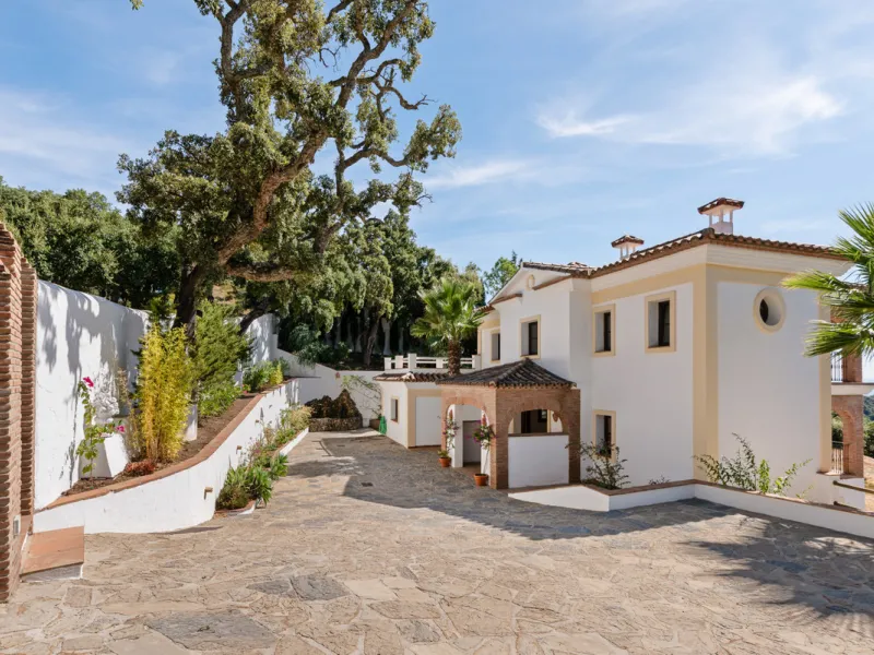 Impressive villa in the hills of Casares with space, privacy and incredible views.