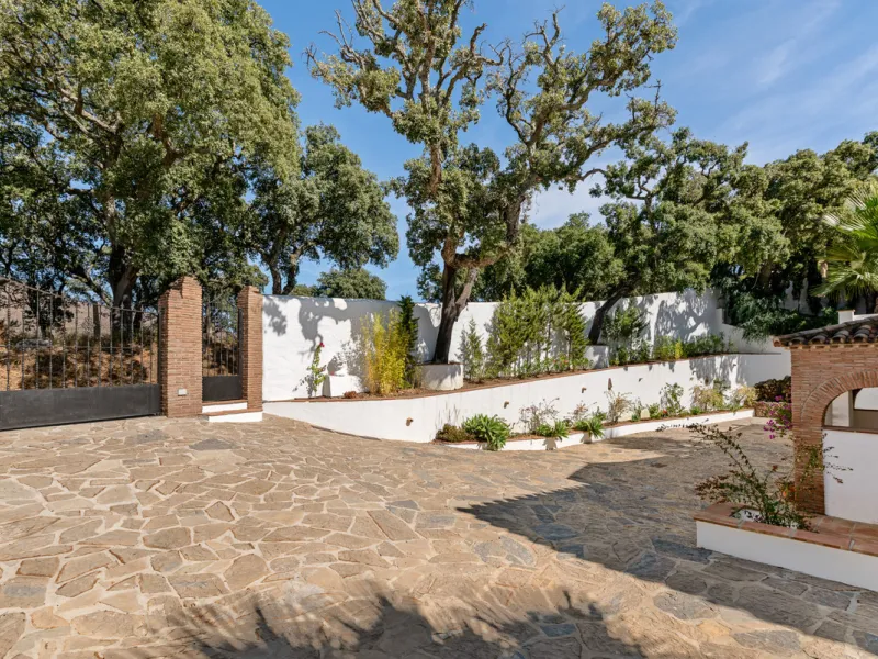 Impressive villa in the hills of Casares with space, privacy and incredible views.