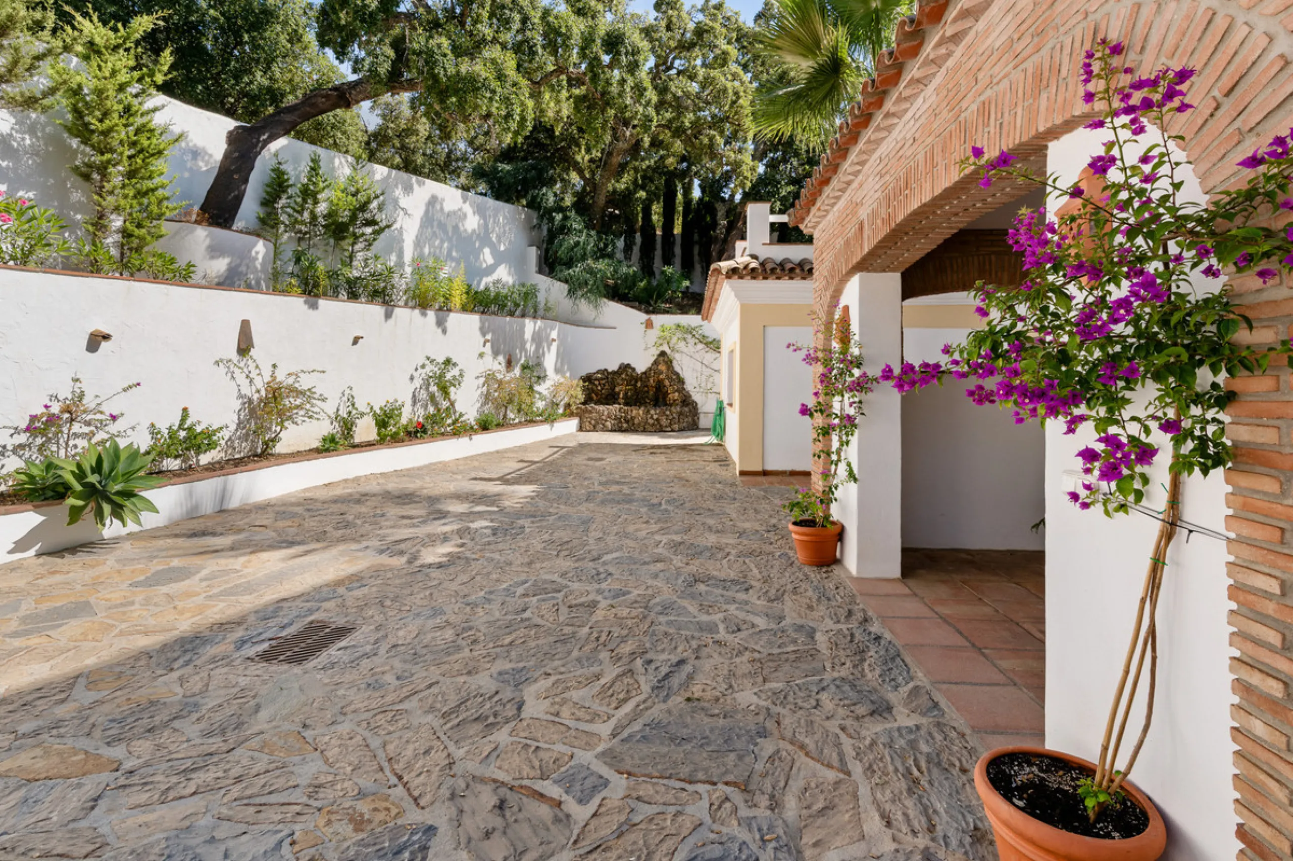 Impressive villa in the hills of Casares with space, privacy and incredible views.