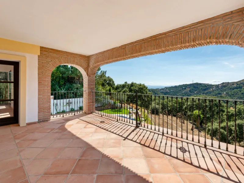 Impressive villa in the hills of Casares with space, privacy and incredible views.