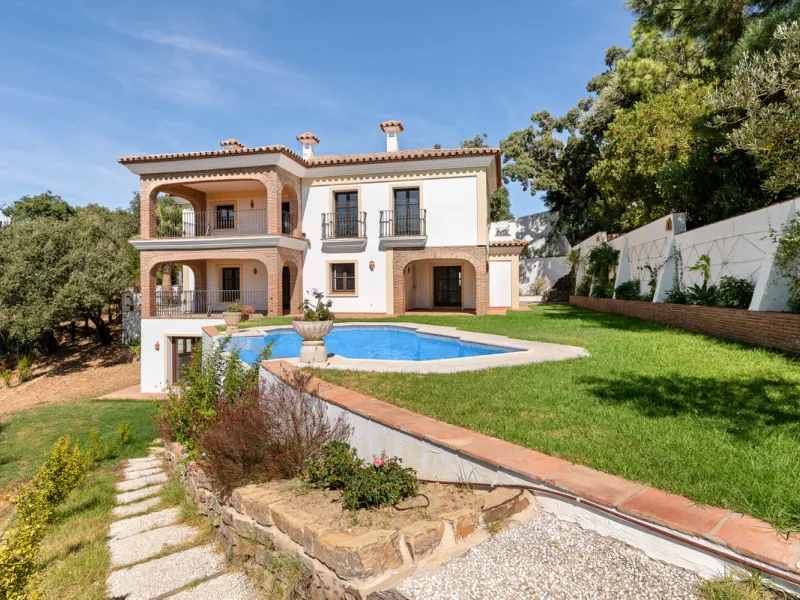 Impressive villa in the hills of Casares with space, privacy and incredible views.