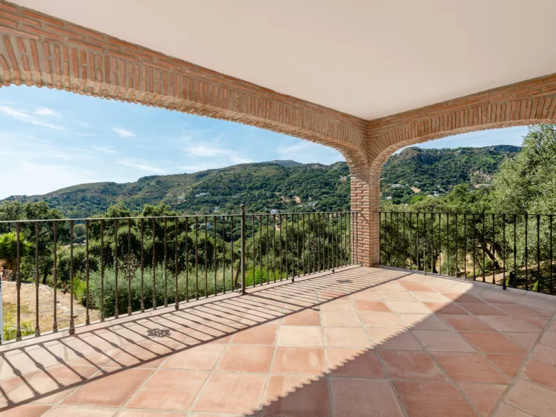 Impressive villa in the hills of Casares with space, privacy and incredible views.