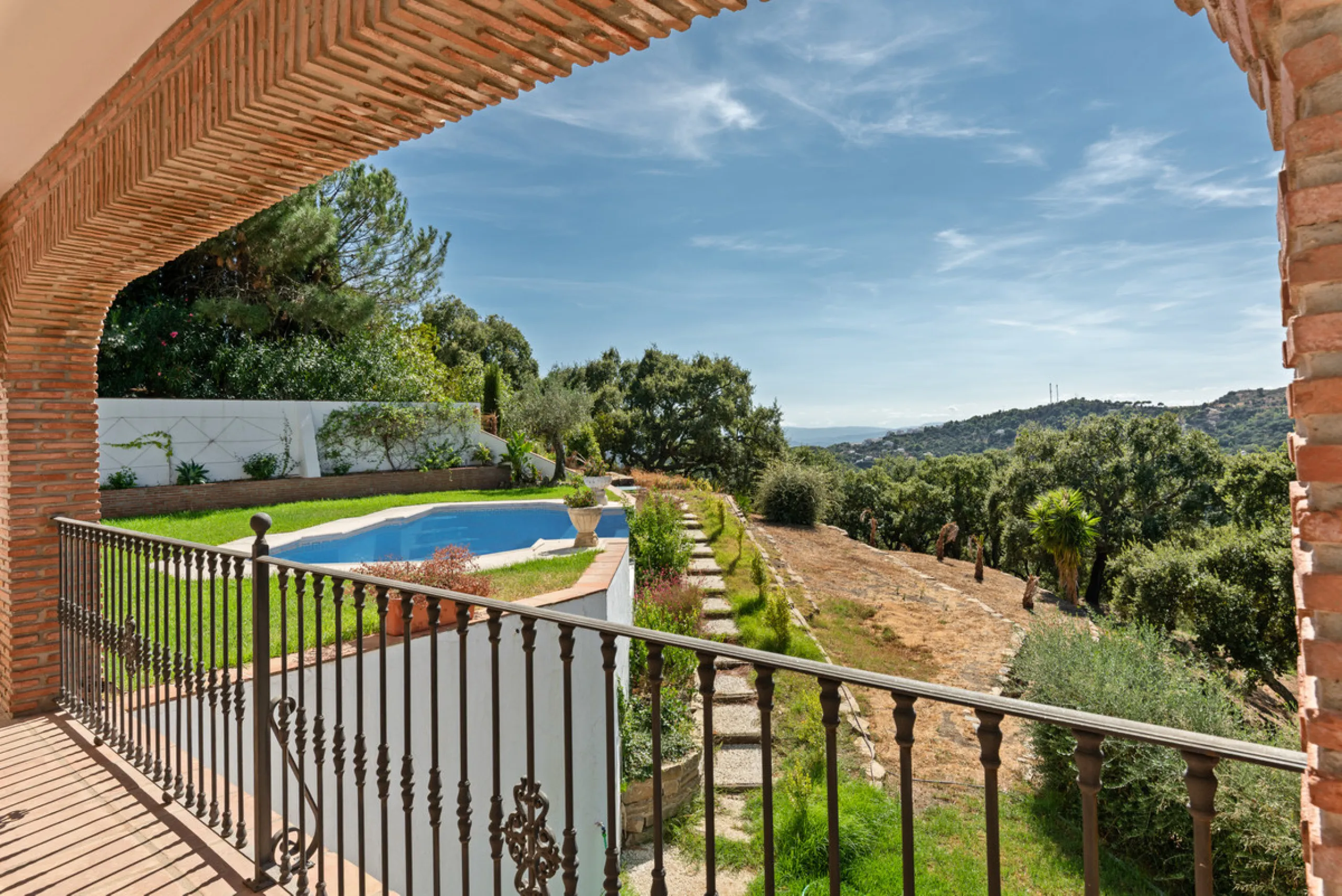 Impressive villa in the hills of Casares with space, privacy and incredible views.