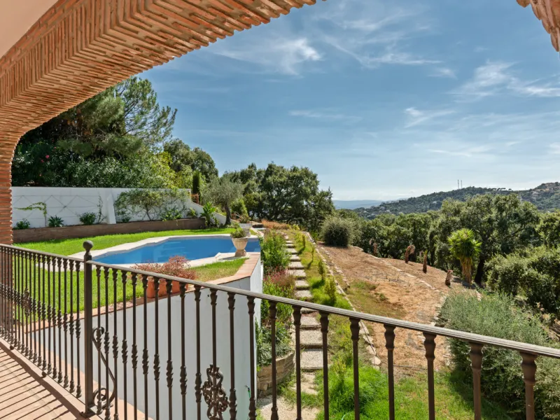 Impressive villa in the hills of Casares with space, privacy and incredible views.