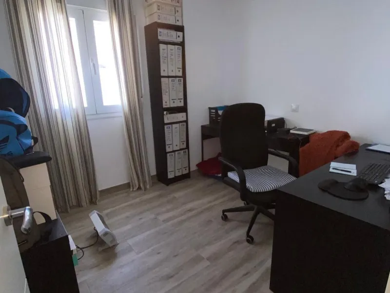 Discover this immaculate townhouse in the serene village of El Secadero, part of the picturesque Casares municipality in Málaga on the sun-drenched Costa del Sol—a tranquil inland haven blending rural Andalusian charm with modern convenience. Nestled amid