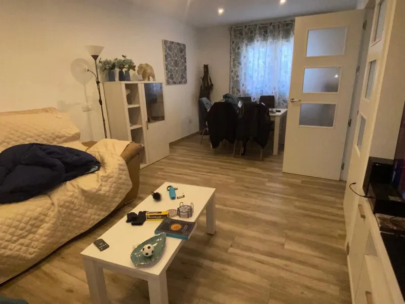 Discover this immaculate townhouse in the serene village of El Secadero, part of the picturesque Casares municipality in Málaga on the sun-drenched Costa del Sol—a tranquil inland haven blending rural Andalusian charm with modern convenience. Nestled amid