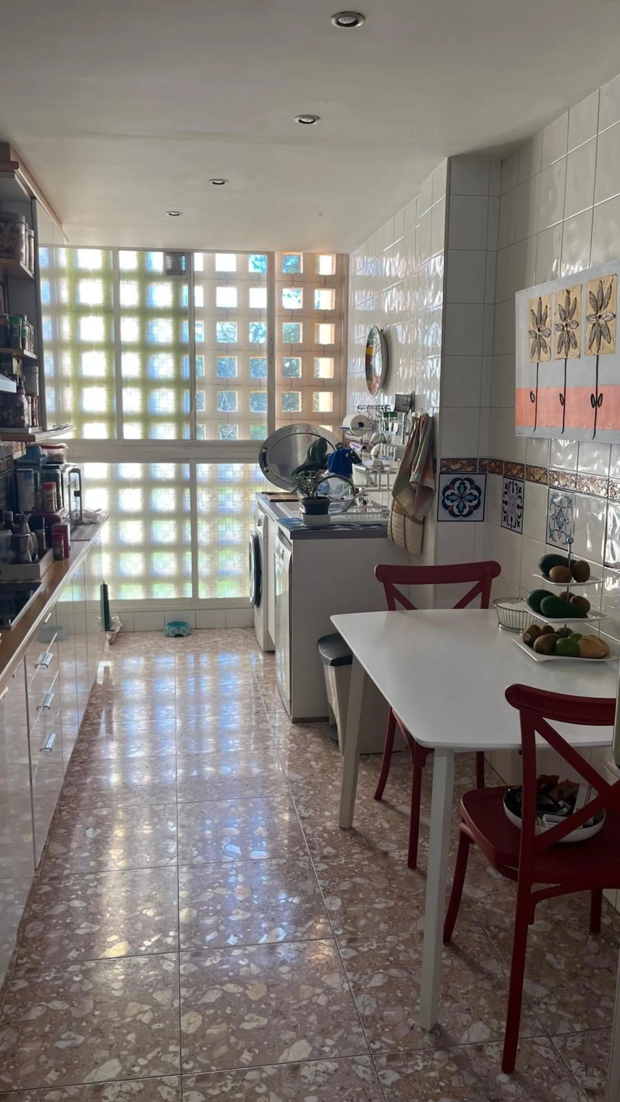 Apartment - Middle Floor Apartment в продаже в Marbella, Málaga. В доме 3 спален и 2 ванных комнат. Площадь дома 117 м²