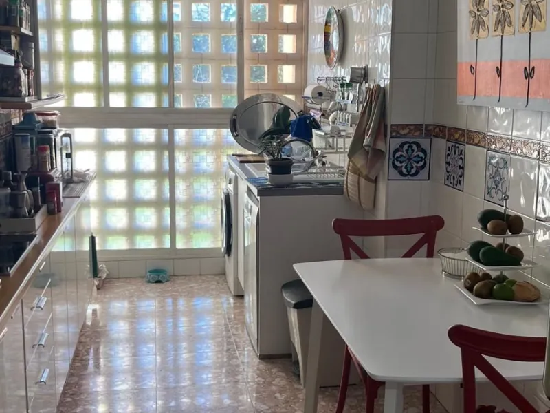 Apartment - Middle Floor Apartment в продаже в Marbella, Málaga. В доме 3 спален и 2 ванных комнат. Площадь дома 117 м²