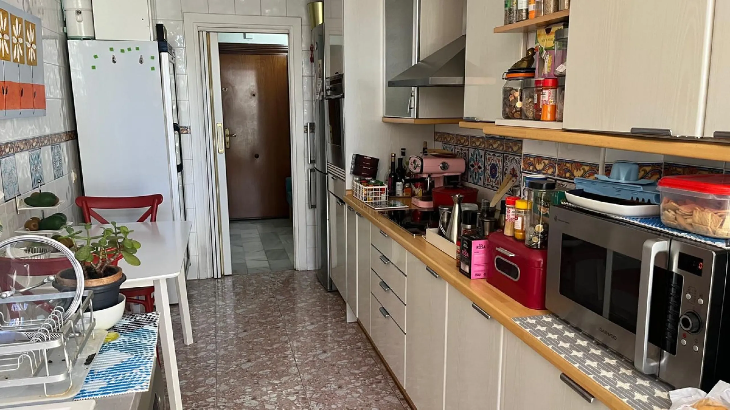 Apartment - Middle Floor Apartment в продаже в Marbella, Málaga. В доме 3 спален и 2 ванных комнат. Площадь дома 117 м²