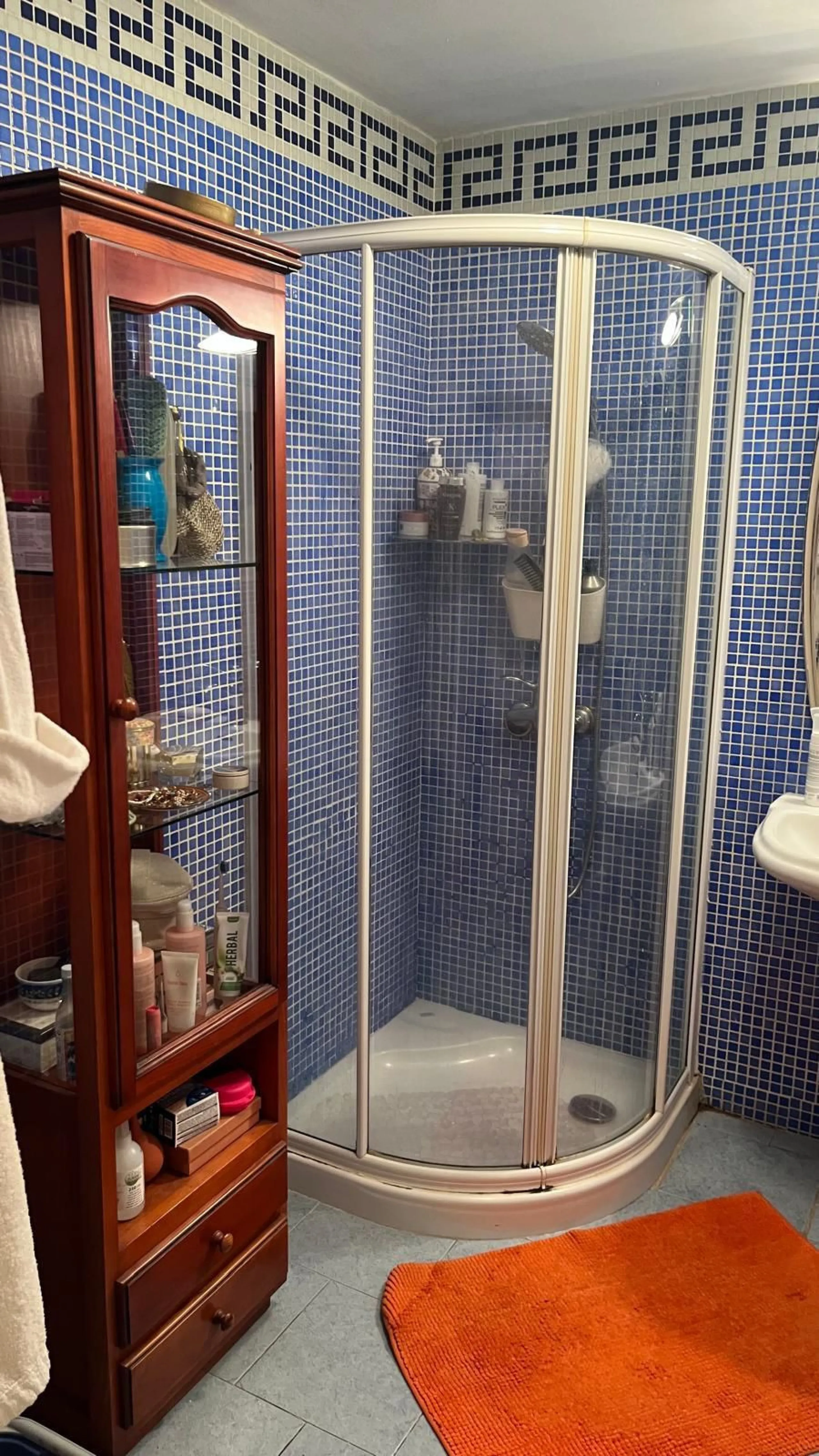 Apartment - Middle Floor Apartment в продаже в Marbella, Málaga. В доме 3 спален и 2 ванных комнат. Площадь дома 117 м²