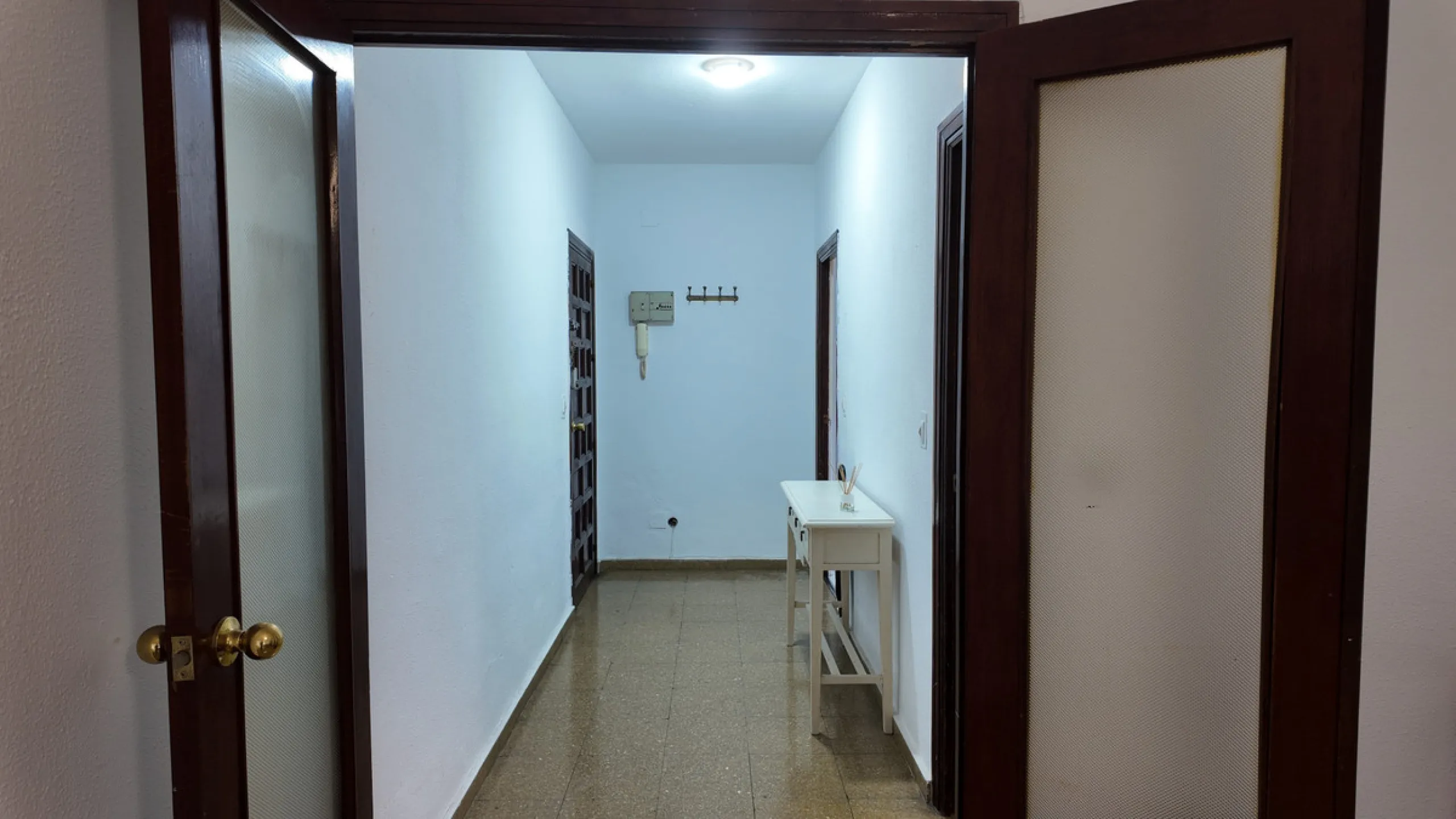Apartment - Middle Floor Apartment в продаже в Marbella, Málaga. В доме 3 спален и 2 ванных комнат. Площадь дома 120 м²