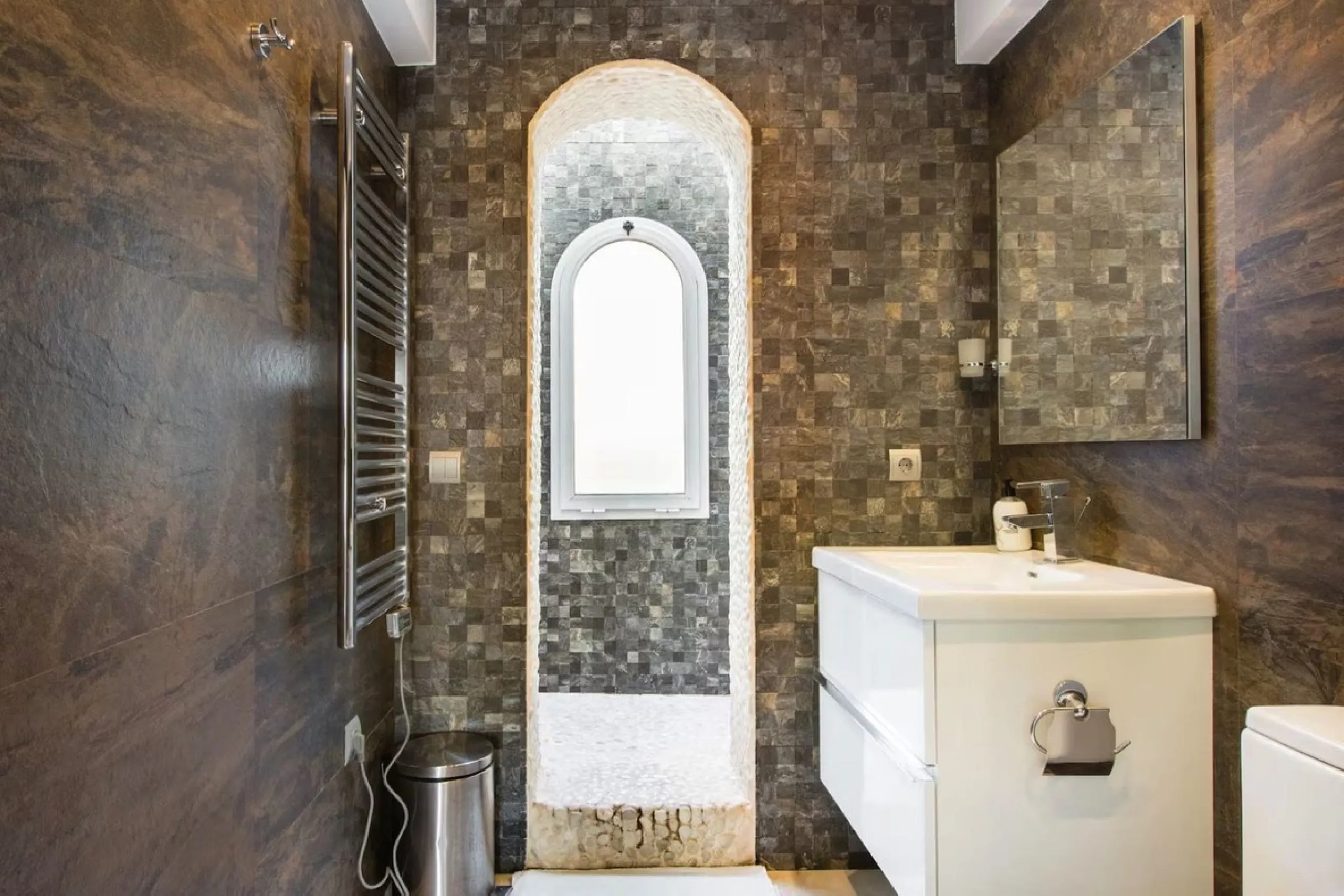 Stunning 5-Bedroom Townhouse in Altos del Rodeo, Nueva Andalucía – Steps from Puerto Banús and the Beach