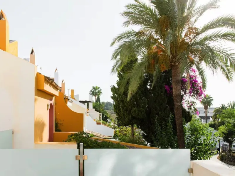 Stunning 5-Bedroom Townhouse in Altos del Rodeo, Nueva Andalucía – Steps from Puerto Banús and the Beach
