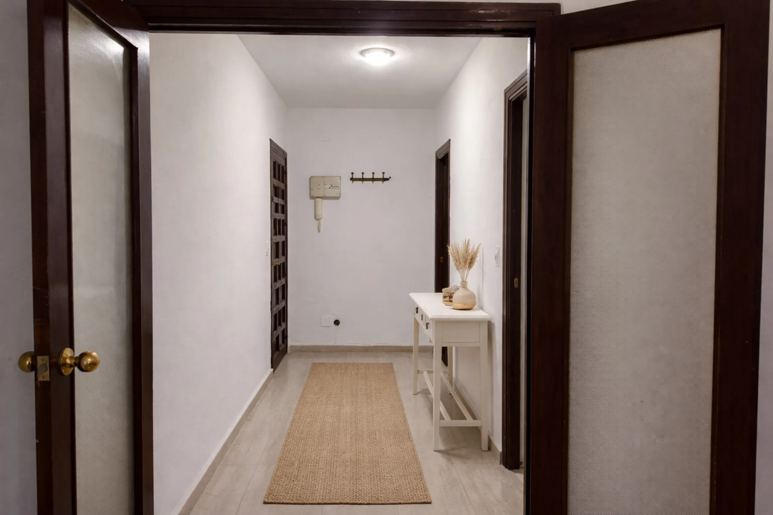 Apartment - Middle Floor Apartment в продаже в Marbella, Málaga. В доме 3 спален и 2 ванных комнат. Площадь дома 120 м²