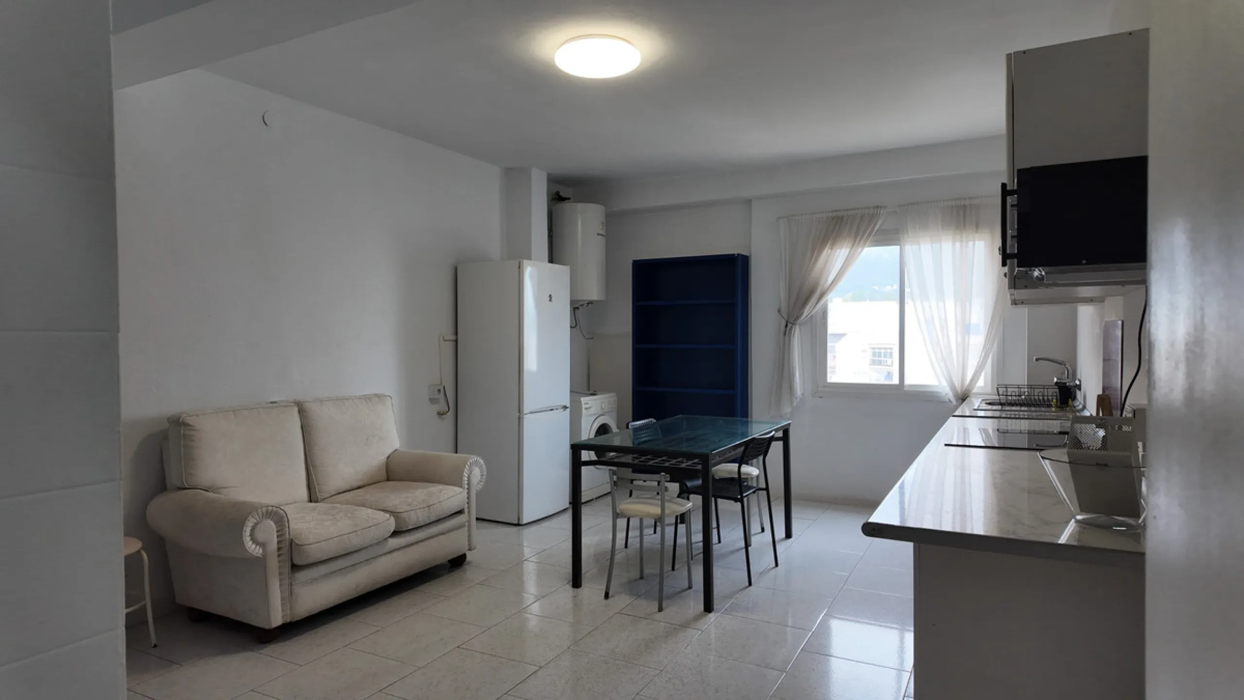 Apartment - Middle Floor Apartment в продаже в Marbella, Málaga. В доме 3 спален и 2 ванных комнат. Площадь дома 120 м²
