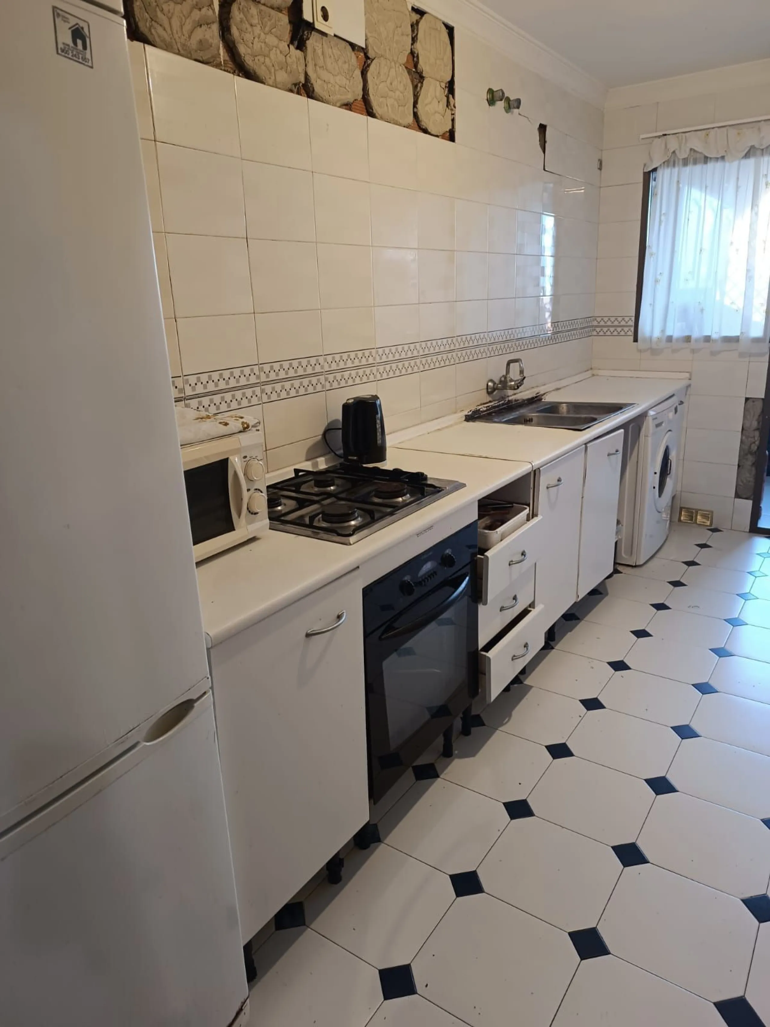 Apartment - Middle Floor Apartment в продаже в Manilva, Málaga. В доме 4 спален и 2 ванных комнат. Площадь дома 120 м²