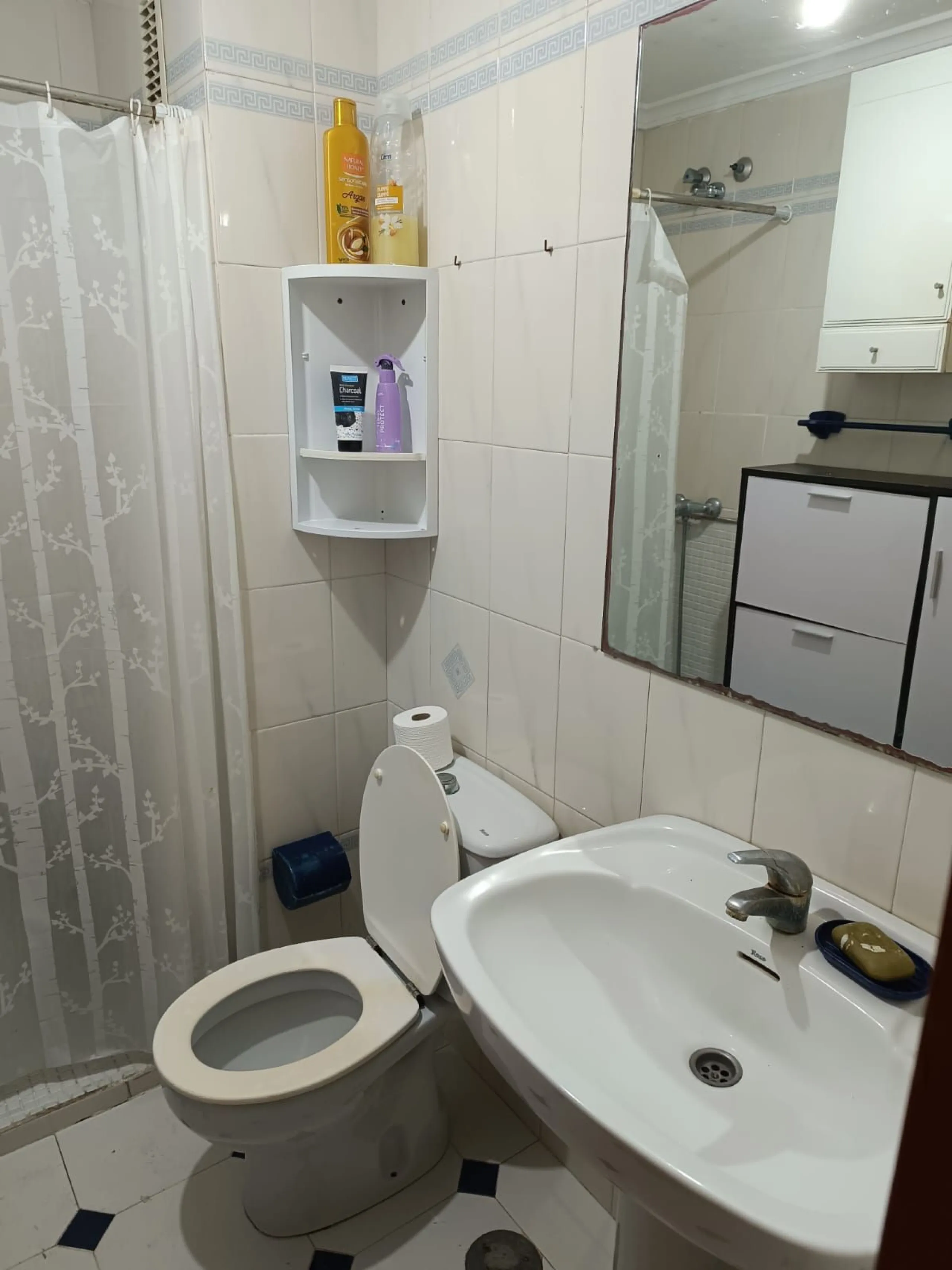 Apartment - Middle Floor Apartment в продаже в Manilva, Málaga. В доме 4 спален и 2 ванных комнат. Площадь дома 120 м²