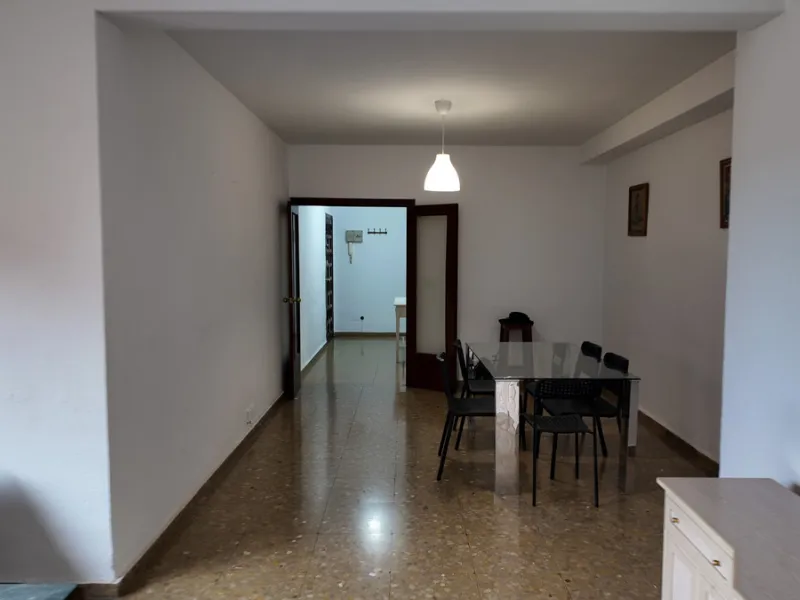 Apartment - Middle Floor Apartment в продаже в Marbella, Málaga. В доме 3 спален и 2 ванных комнат. Площадь дома 120 м²