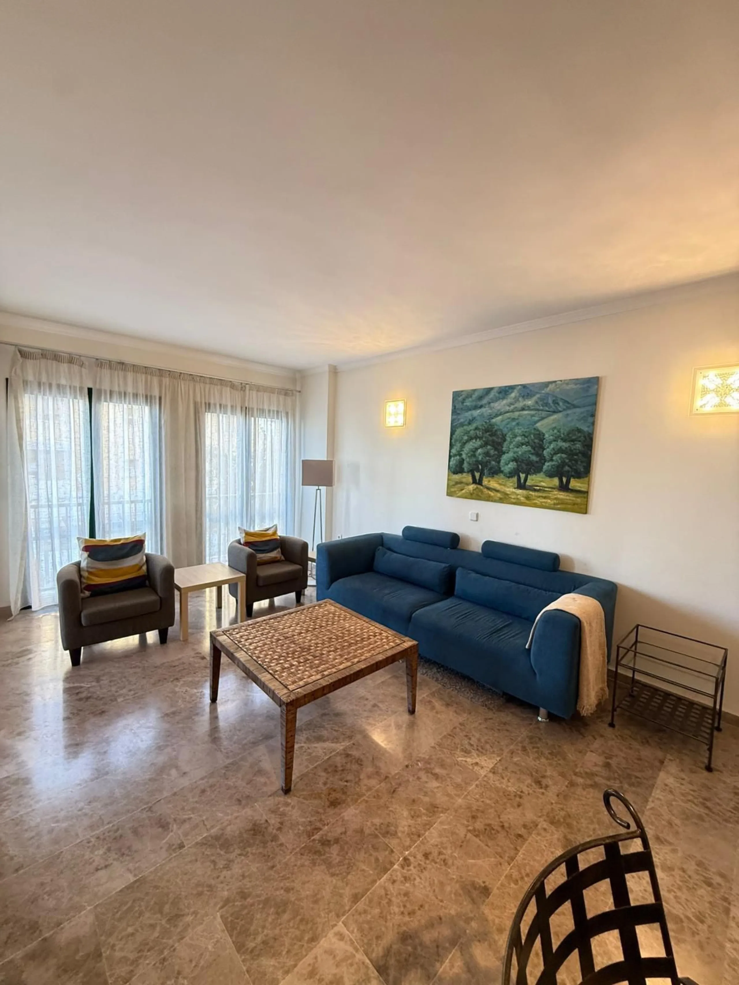 Apartment - Middle Floor Apartment в продаже в Marbella, Málaga. В доме 3 спален и 3 ванных комнат. Площадь дома 139 м²