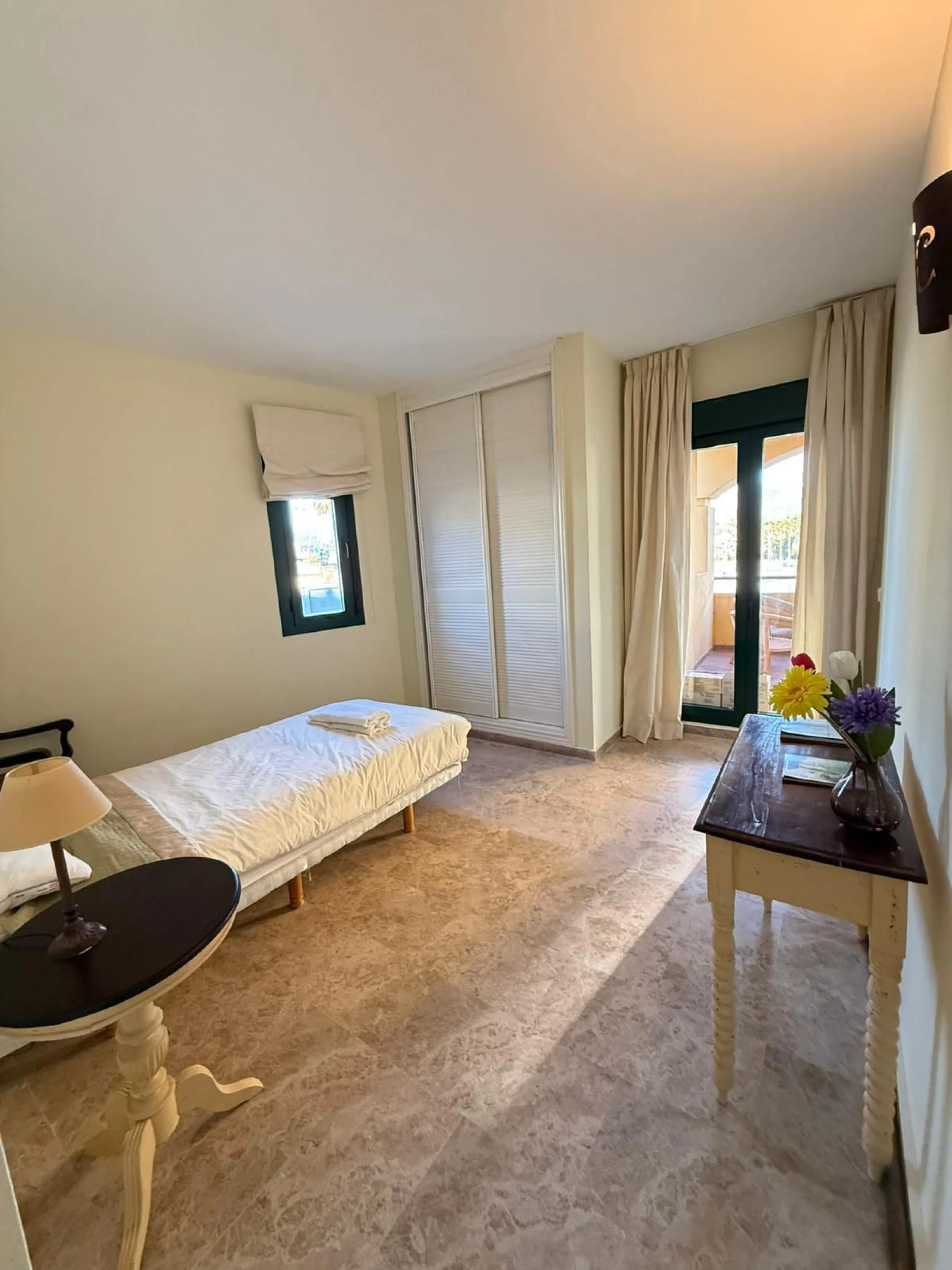 Apartment - Middle Floor Apartment в продаже в Marbella, Málaga. В доме 3 спален и 3 ванных комнат. Площадь дома 139 м²