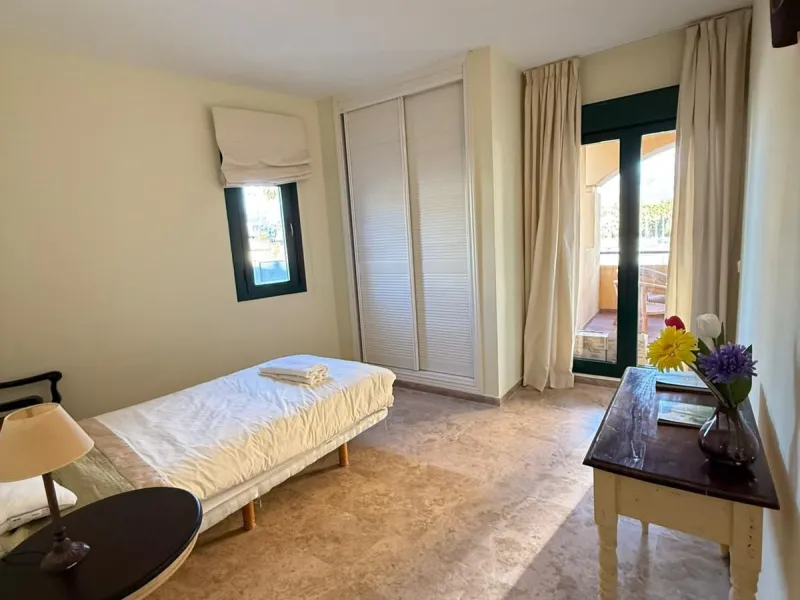 Apartment - Middle Floor Apartment в продаже в Marbella, Málaga. В доме 3 спален и 3 ванных комнат. Площадь дома 139 м²