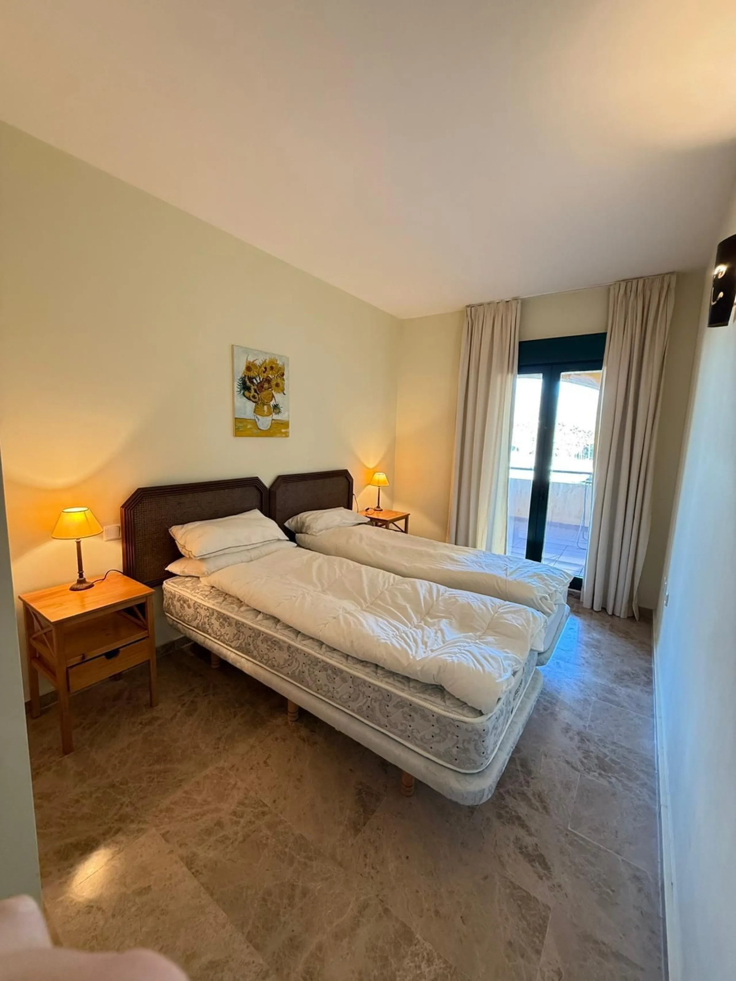 Apartment - Middle Floor Apartment в продаже в Marbella, Málaga. В доме 3 спален и 3 ванных комнат. Площадь дома 139 м²