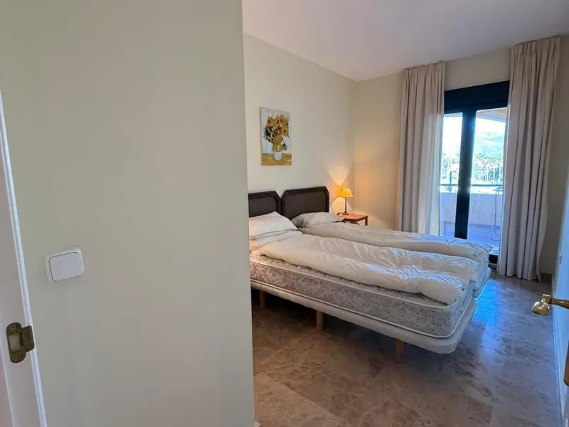 Apartment - Middle Floor Apartment в продаже в Marbella, Málaga. В доме 3 спален и 3 ванных комнат. Площадь дома 139 м²