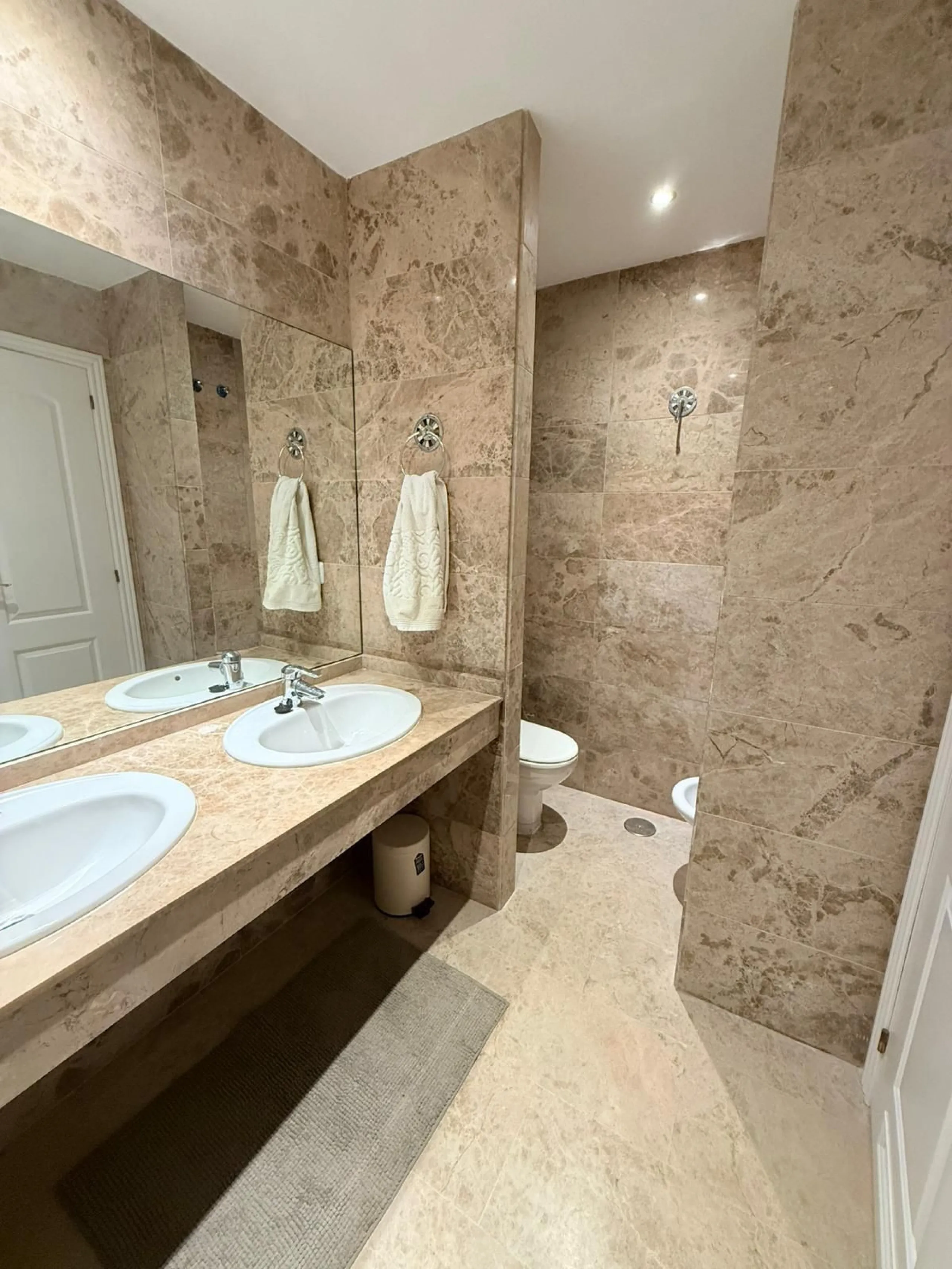 Apartment - Middle Floor Apartment в продаже в Marbella, Málaga. В доме 3 спален и 3 ванных комнат. Площадь дома 139 м²