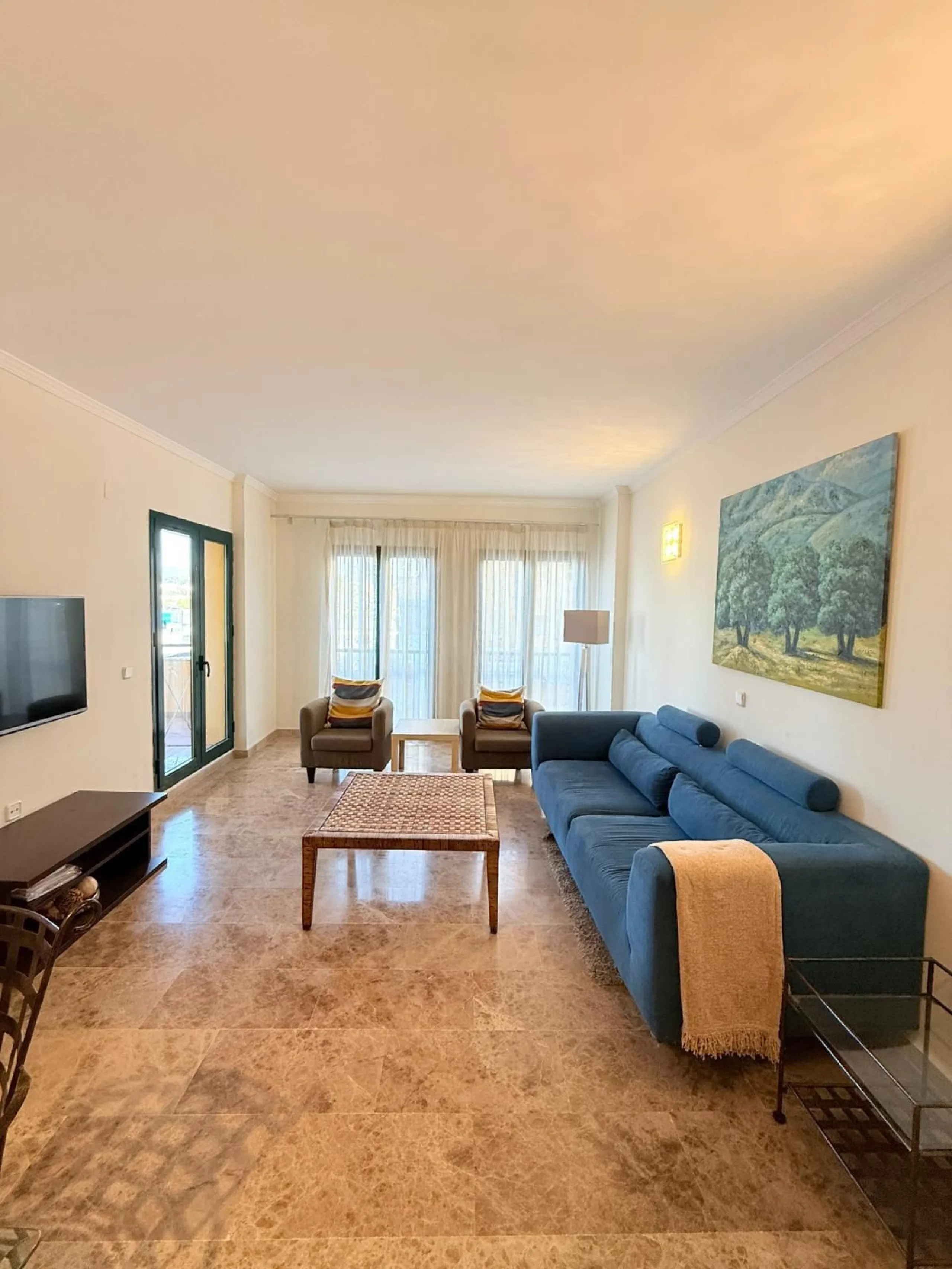 Apartment - Middle Floor Apartment в продаже в Marbella, Málaga. В доме 3 спален и 3 ванных комнат. Площадь дома 139 м²
