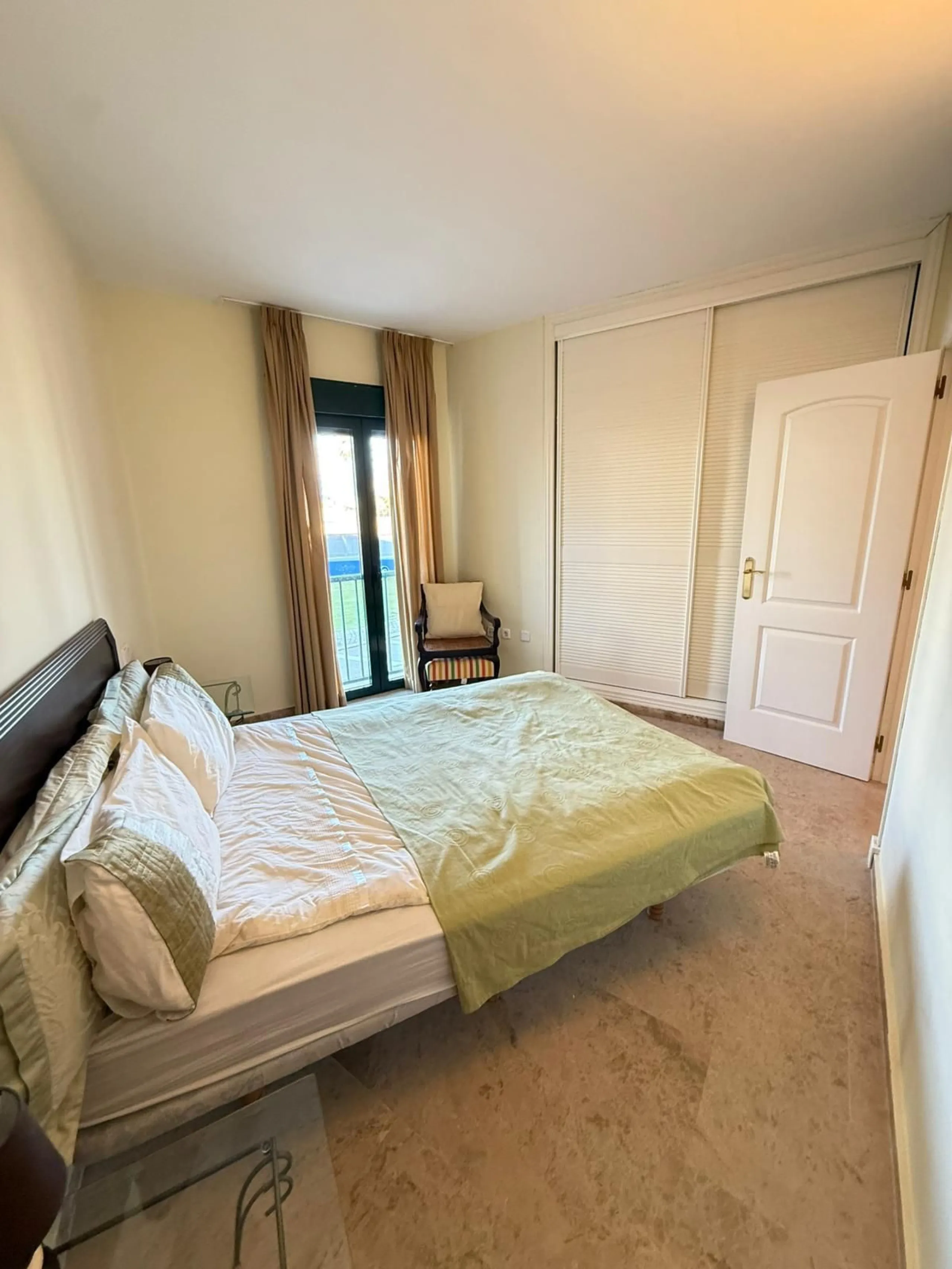 Apartment - Middle Floor Apartment в продаже в Marbella, Málaga. В доме 3 спален и 3 ванных комнат. Площадь дома 139 м²