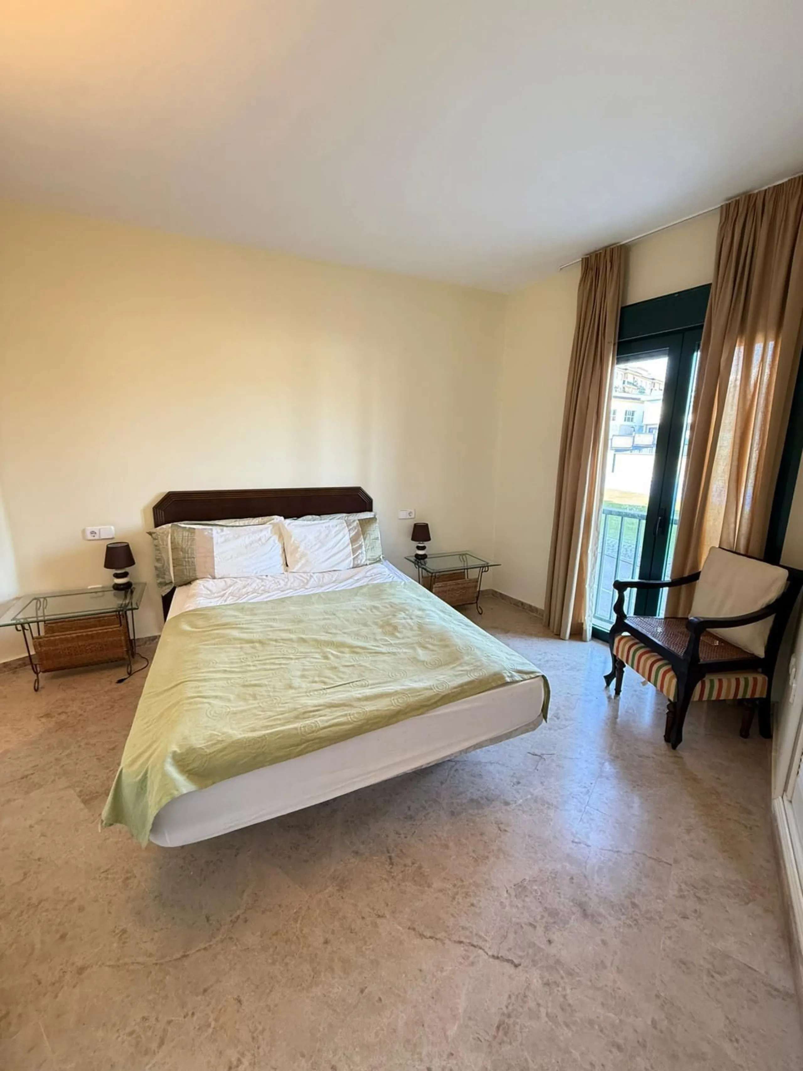 Apartment - Middle Floor Apartment в продаже в Marbella, Málaga. В доме 3 спален и 3 ванных комнат. Площадь дома 139 м²