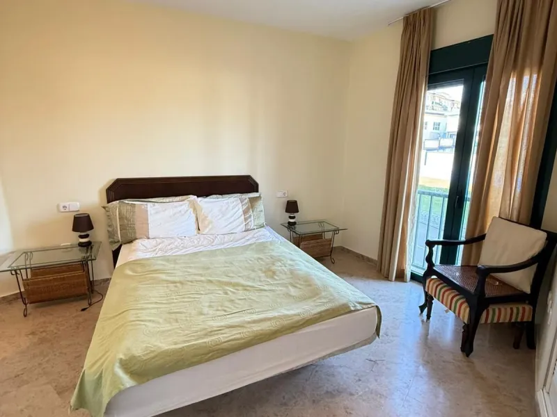 Apartment - Middle Floor Apartment в продаже в Marbella, Málaga. В доме 3 спален и 3 ванных комнат. Площадь дома 139 м²