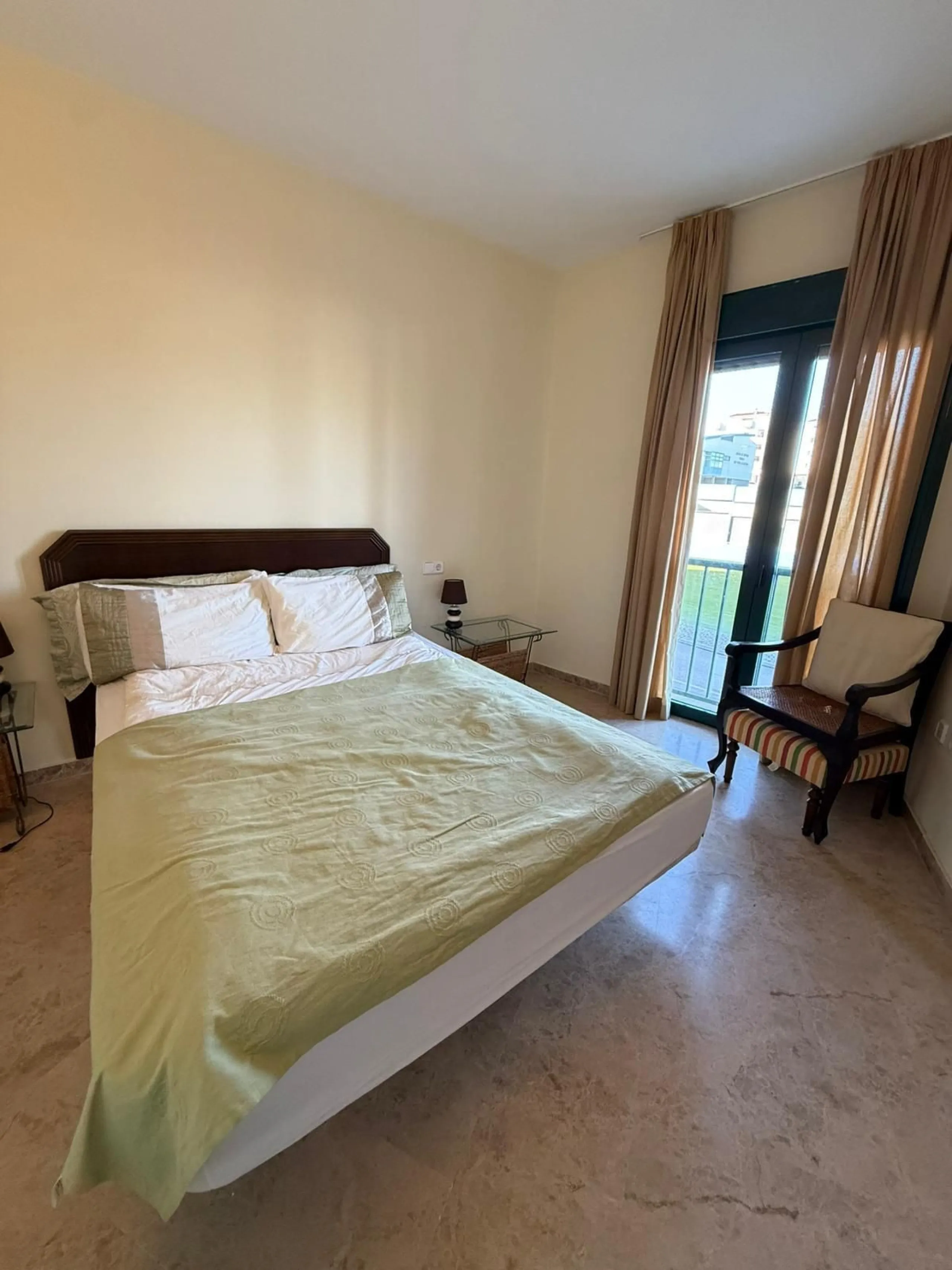 Apartment - Middle Floor Apartment в продаже в Marbella, Málaga. В доме 3 спален и 3 ванных комнат. Площадь дома 139 м²