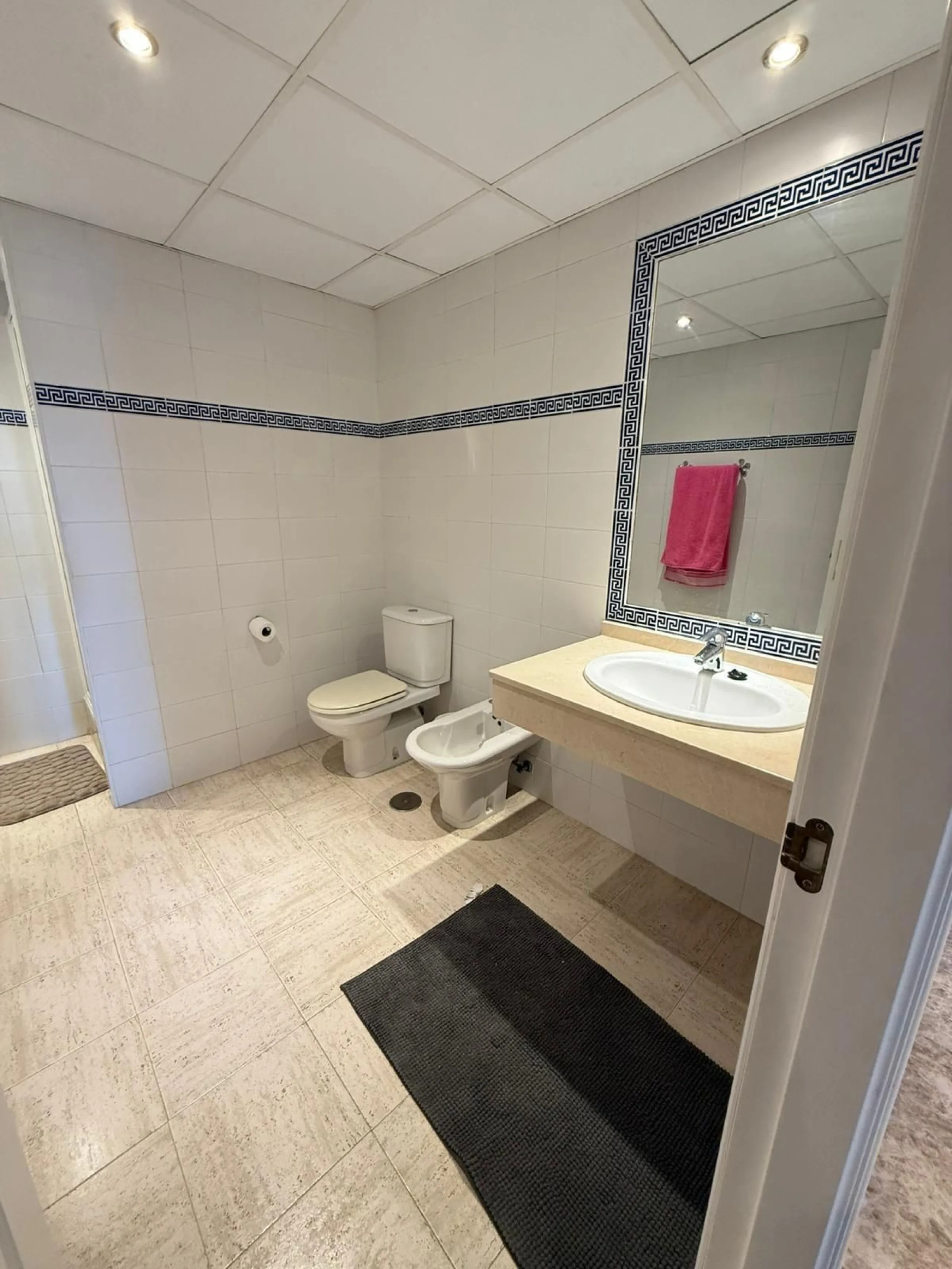 Apartment - Middle Floor Apartment в продаже в Marbella, Málaga. В доме 3 спален и 3 ванных комнат. Площадь дома 139 м²