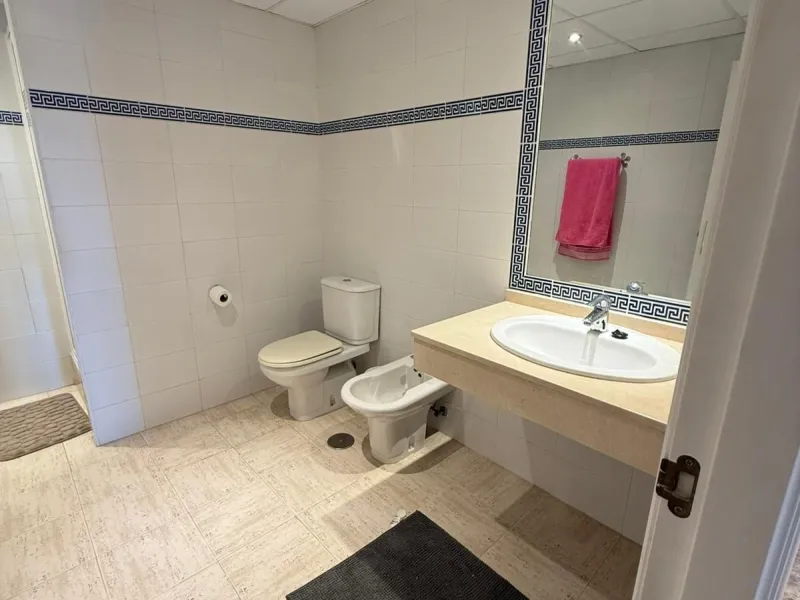 Apartment - Middle Floor Apartment в продаже в Marbella, Málaga. В доме 3 спален и 3 ванных комнат. Площадь дома 139 м²